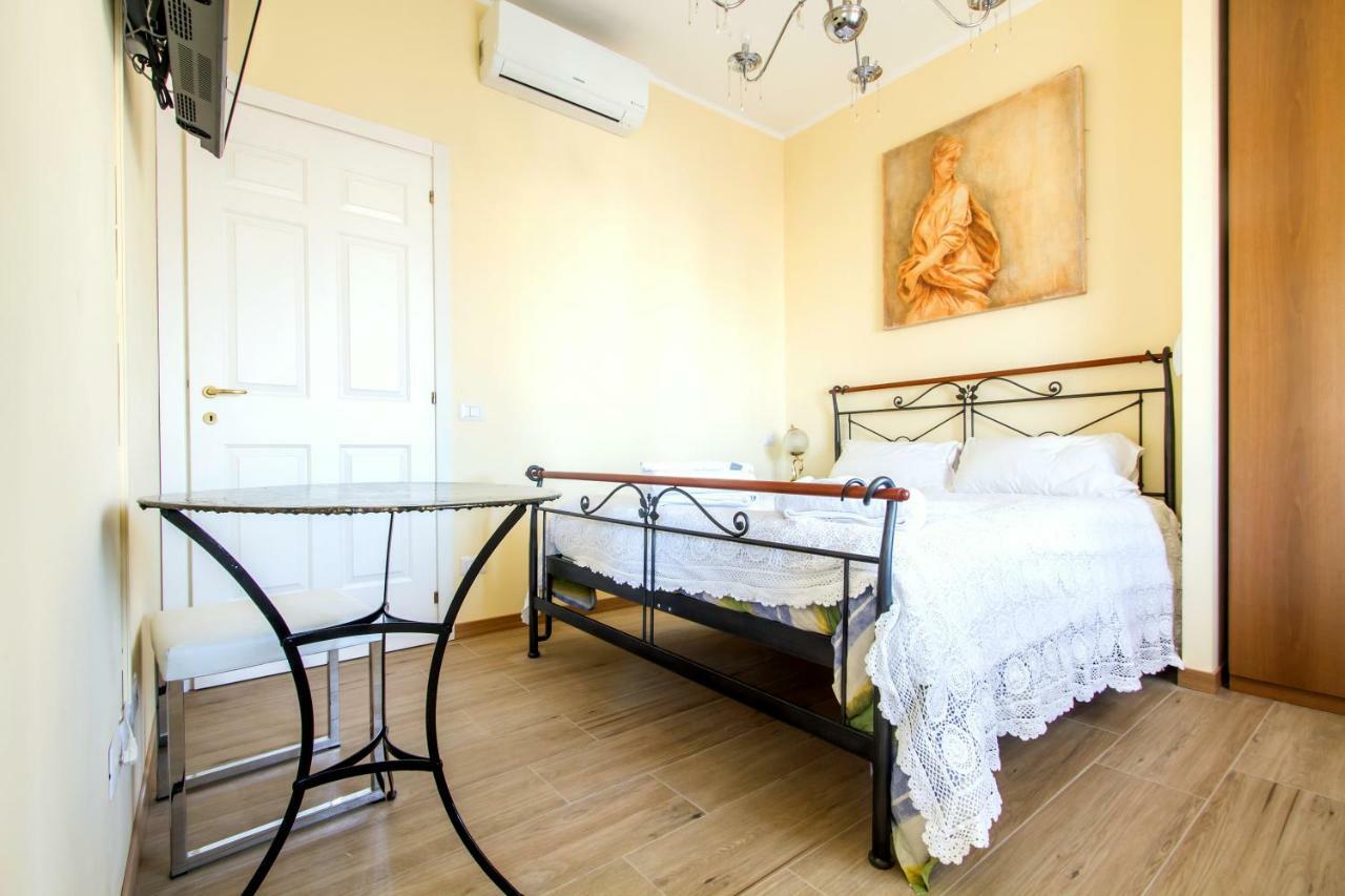 B&B Antico Cortile Milan Luaran gambar